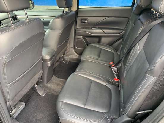MITSUBISHI-OUTLANDER-2019