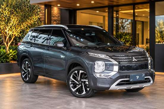 MITSUBISHI-OUTLANDER-2025