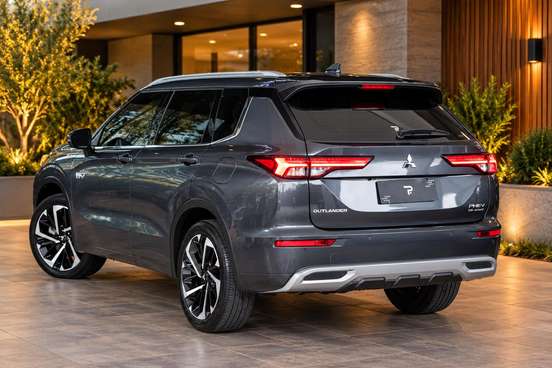 MITSUBISHI-OUTLANDER-2.4 PHEV SIGNATURE S-AWC DHT MITSUBISHI-OUTLANDER-2025