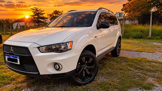 MITSUBISHI-OUTLANDER-2010
