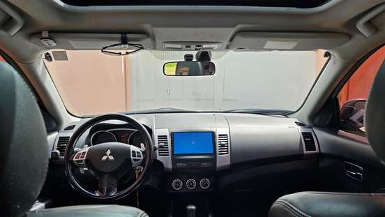 MITSUBISHI-OUTLANDER-2010