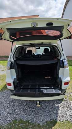 MITSUBISHI-OUTLANDER-2010