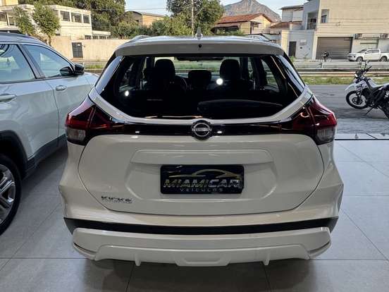 NISSAN-KICKS-2023