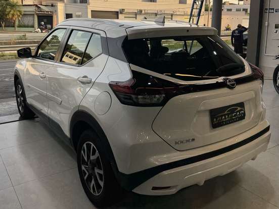 NISSAN-KICKS-2023