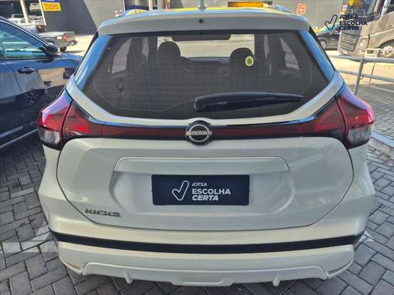 NISSAN-KICKS-2023