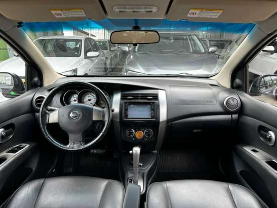 NISSAN-LIVINA-2013