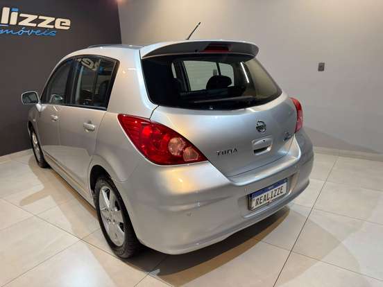 NISSAN-TIIDA-2012