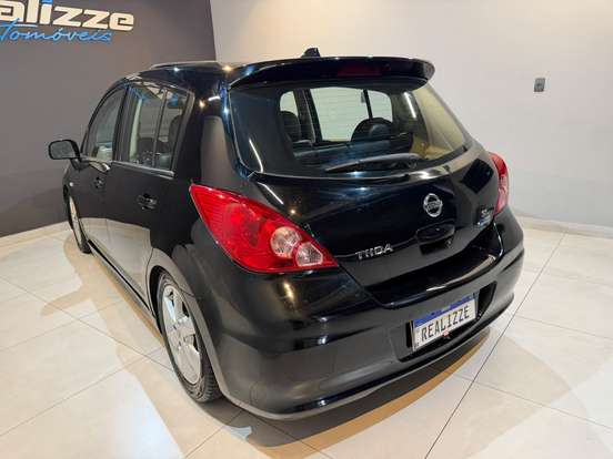NISSAN-TIIDA-2011