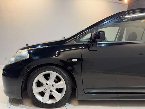 NISSAN-TIIDA-2011