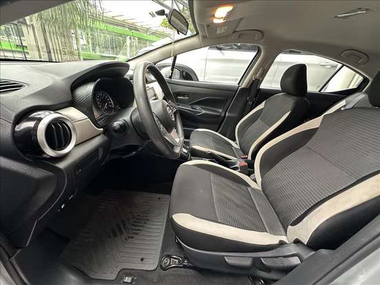 NISSAN-VERSA-2022