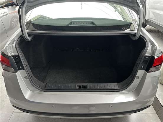 NISSAN-VERSA-2022