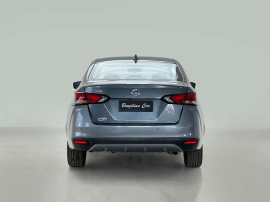 NISSAN-VERSA-2021