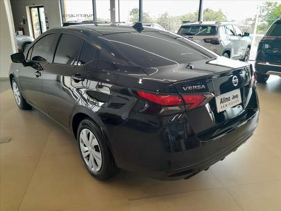 NISSAN-VERSA-2023