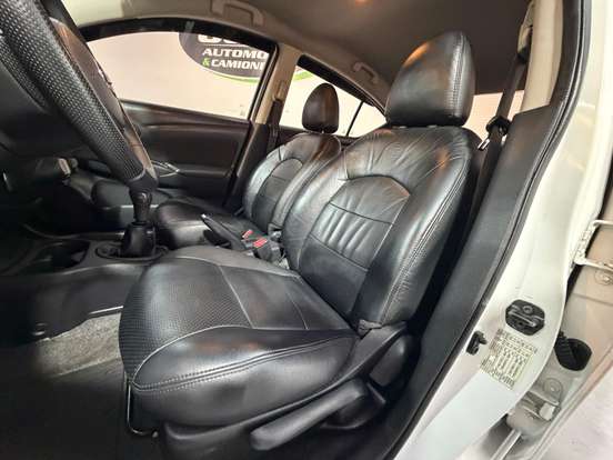 NISSAN-VERSA-2014