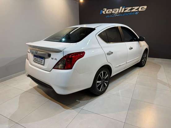 NISSAN-VERSA-2019