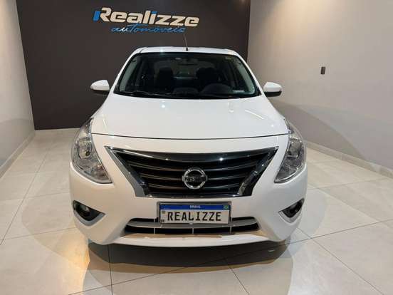 NISSAN-VERSA-2019