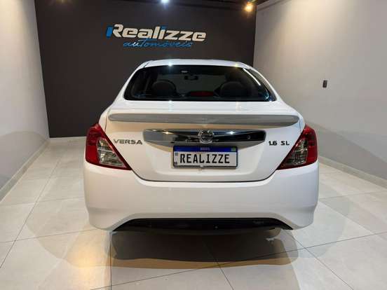 NISSAN-VERSA-2019