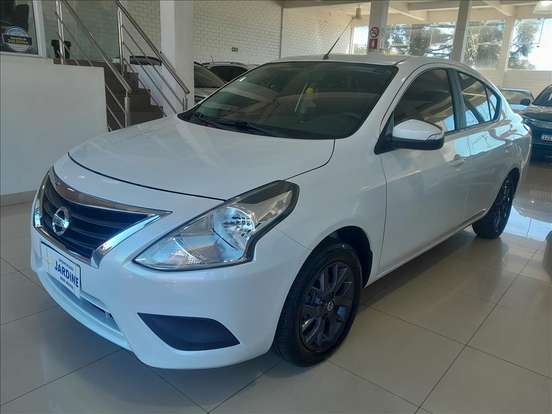 NISSAN-VERSA-2018