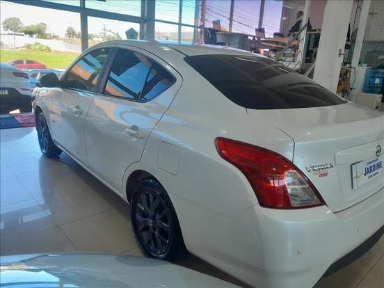NISSAN-VERSA-2018