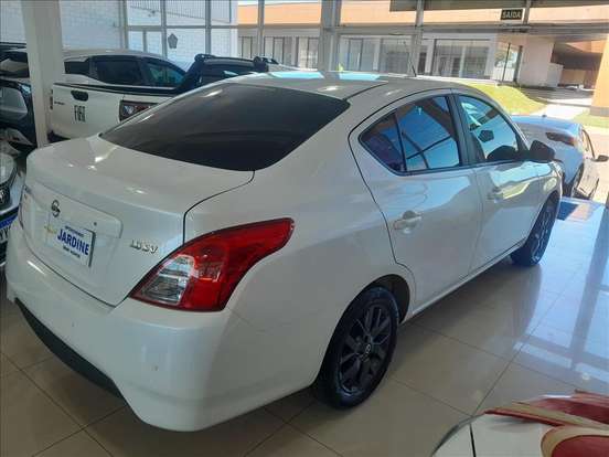 NISSAN-VERSA-2018