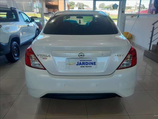 NISSAN-VERSA-2018