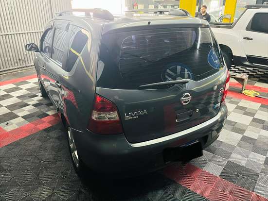 NISSAN-LIVINA-2009