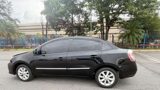 NISSAN-SENTRA-2010