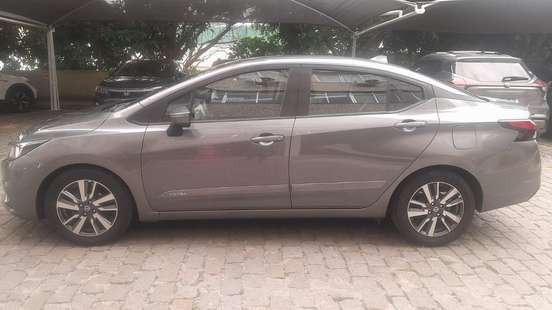 NISSAN-VERSA-2020