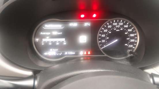 NISSAN-VERSA-2020