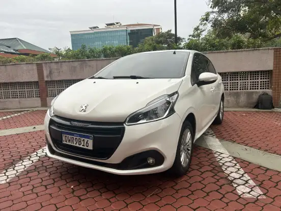 PEUGEOT-208-2019