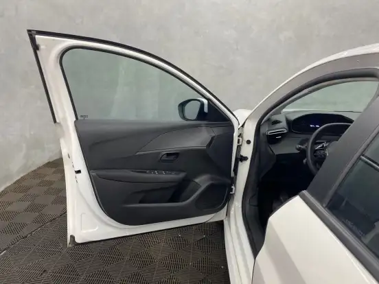 PEUGEOT-208-2022
