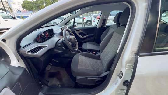 PEUGEOT-208-2019