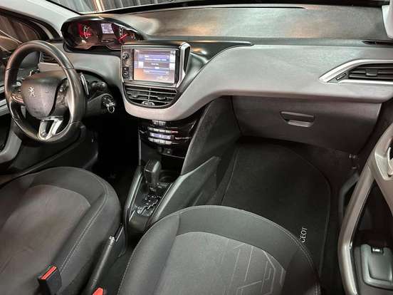 PEUGEOT-208-2016