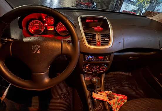 PEUGEOT-207-2011