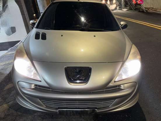 PEUGEOT-207-2011
