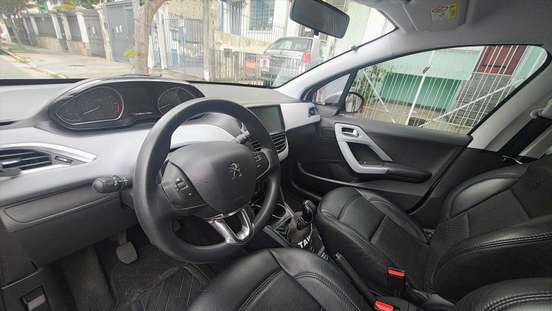 PEUGEOT-208-2015