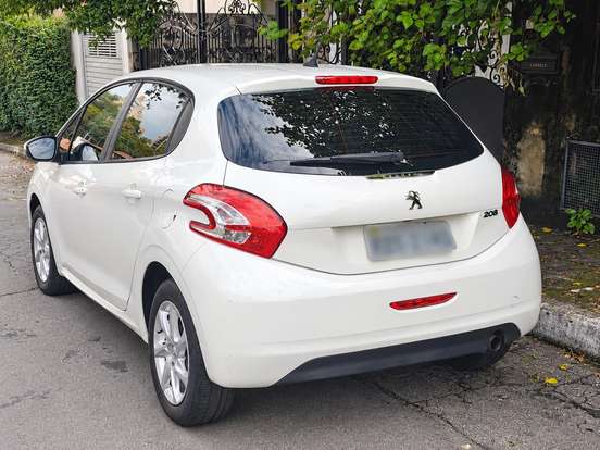 PEUGEOT-208-2015