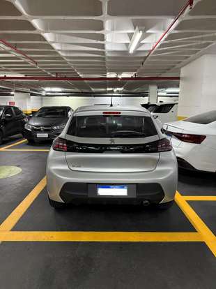 PEUGEOT-208-2021