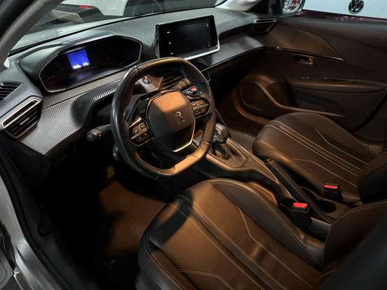 PEUGEOT-208-2021