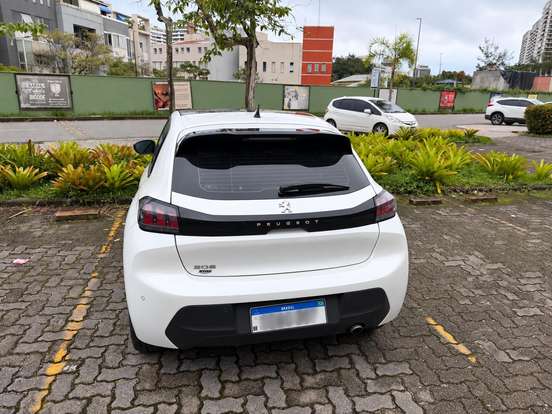 PEUGEOT-208-2020