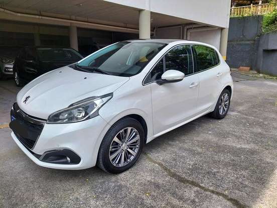 PEUGEOT-208-2016