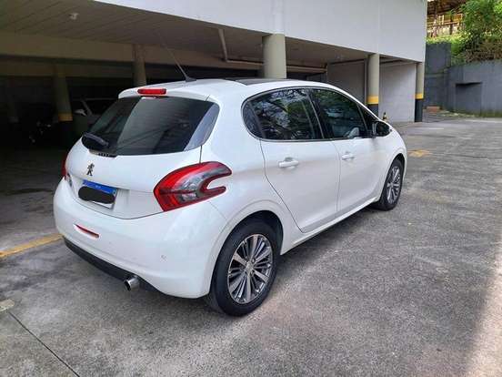 PEUGEOT-208-2016