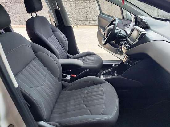 PEUGEOT-208-2016