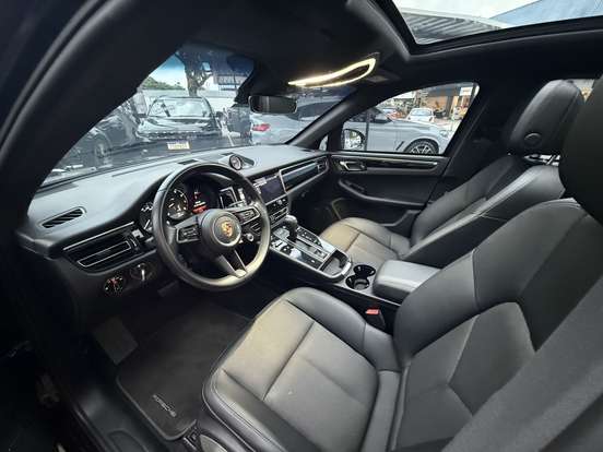 PORSCHE-MACAN-2021