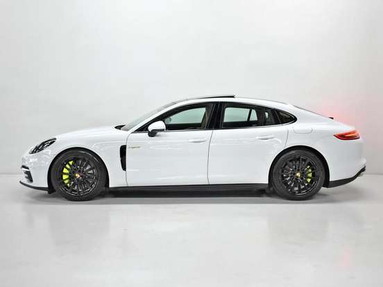 PORSCHE-PANAMERA-2020