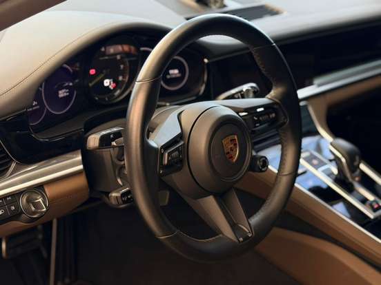PORSCHE-PANAMERA-2023
