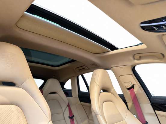 PORSCHE-PANAMERA-2023