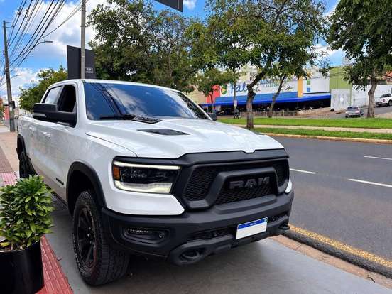RAM-1500-5.7 V8 GASOLINA REBEL CD 4X4 AUTOMÁTICO RAM-1500-2022