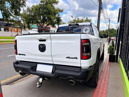 RAM-1500-5.7 V8 GASOLINA REBEL CD 4X4 AUTOMÁTICO RAM-1500-2022