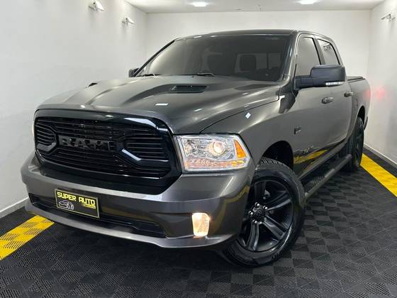 RAM CLASSIC 5.7 V8 GASOLINA LARAMIE NIGHT EDITION CD 4X4 AUTOMÁTICO